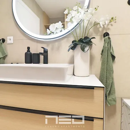 Neo Luxury Apartment *